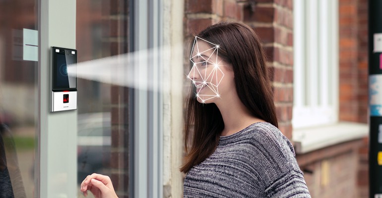 Sistema de controle de acesso com leitor facial