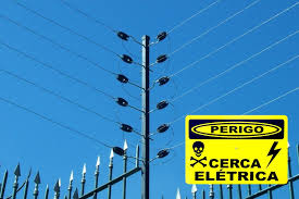 Cerca elétrica de alta tensão instalada